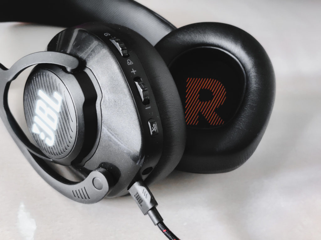 JBL Quantum 400 Photo